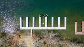 Ferndale: New, Lake Access w. Dock Slip, Hot Tub, Dogs OK